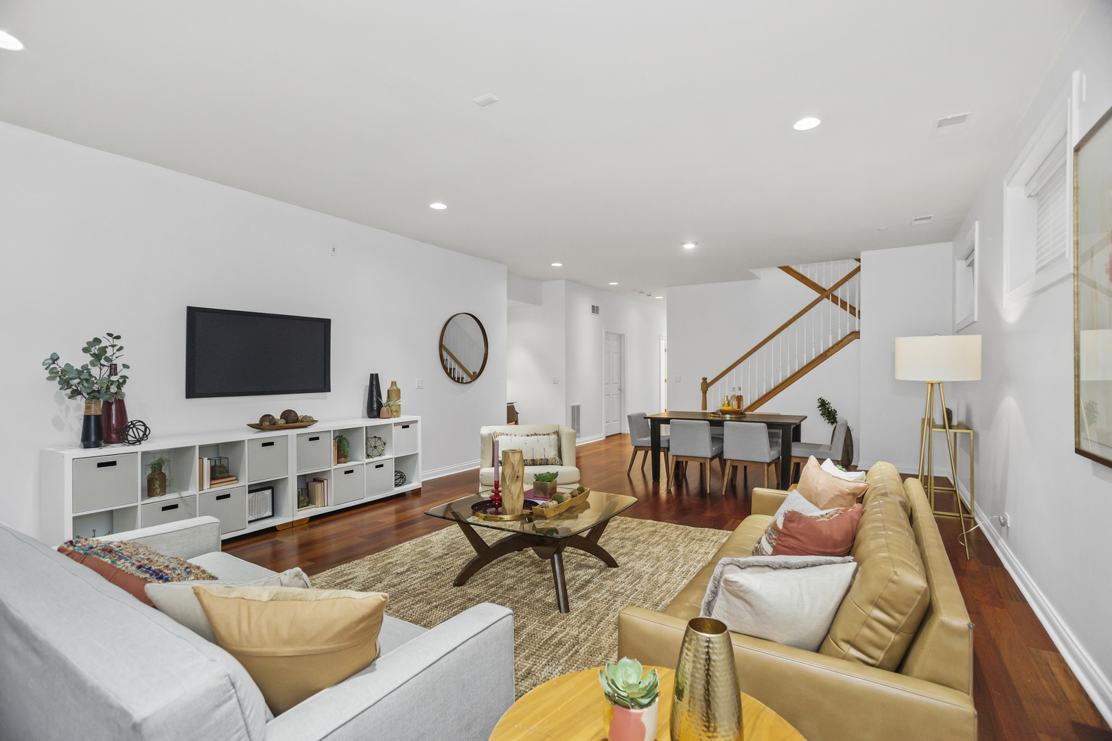 2323 W MONTROSE Avenue Unit: 1W