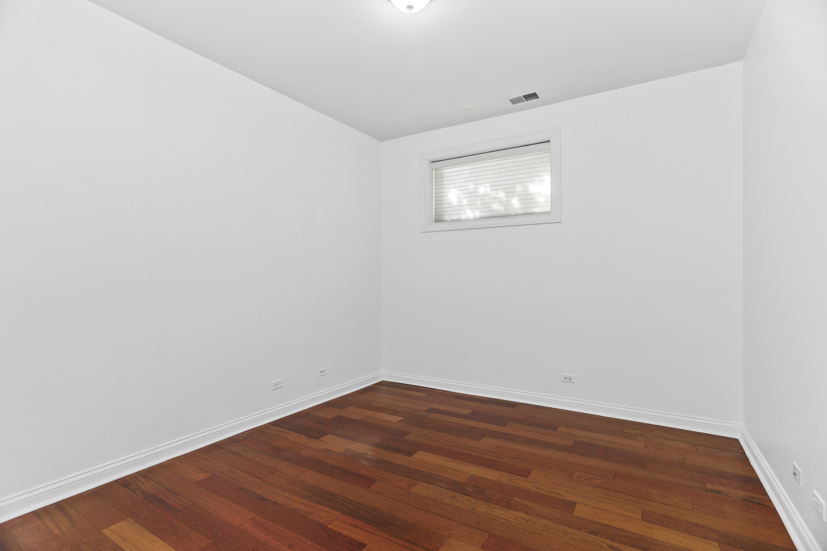 2323 W MONTROSE Avenue Unit: 1W