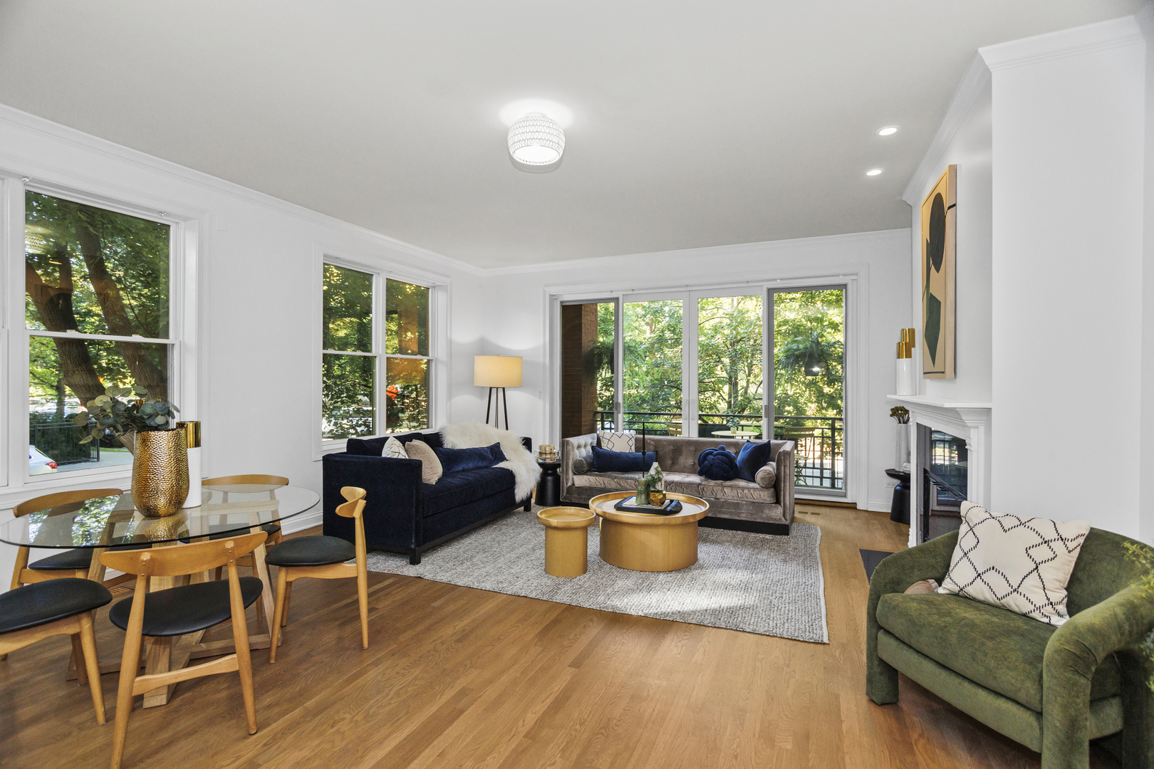 2323 W MONTROSE Avenue Unit: 1W