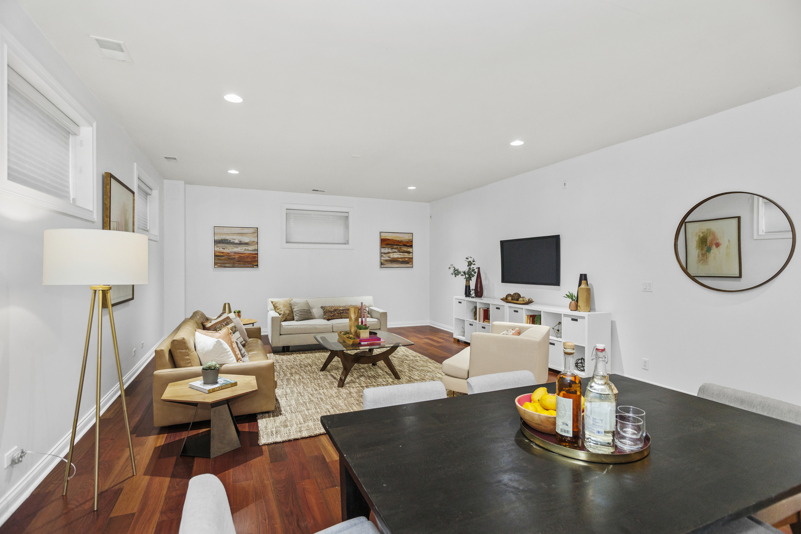 2323 W MONTROSE Avenue Unit: 1W