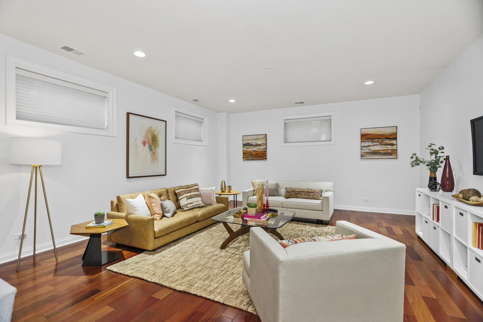 2323 W MONTROSE Avenue Unit: 1W