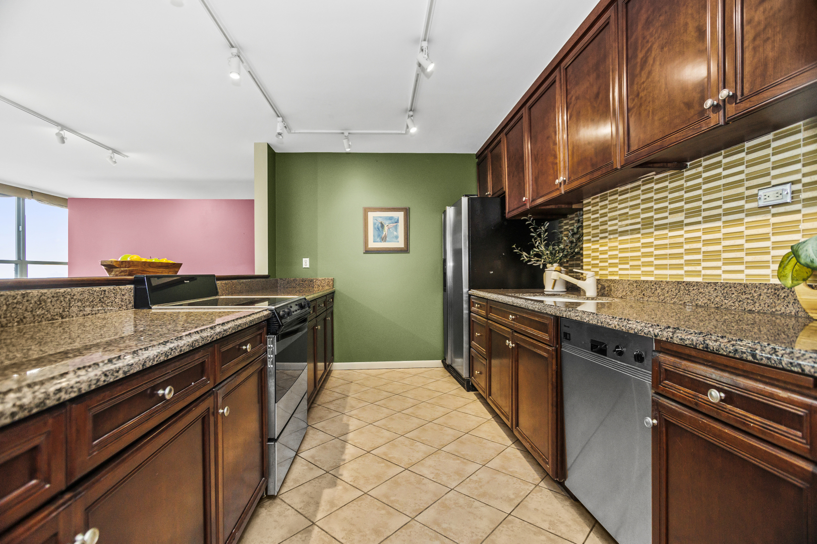 3550 N LAKE SHORE Drive Unit: 1921-23