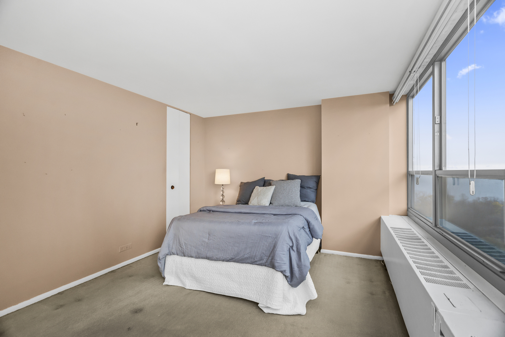 3550 N LAKE SHORE Drive Unit: 1921-23