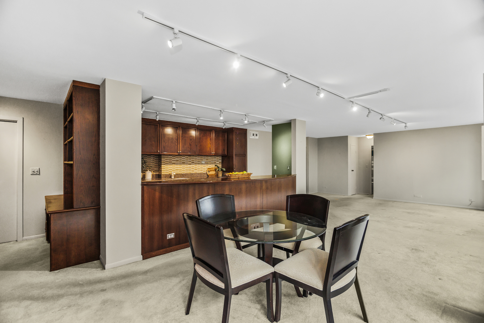 3550 N LAKE SHORE Drive Unit: 1921-23