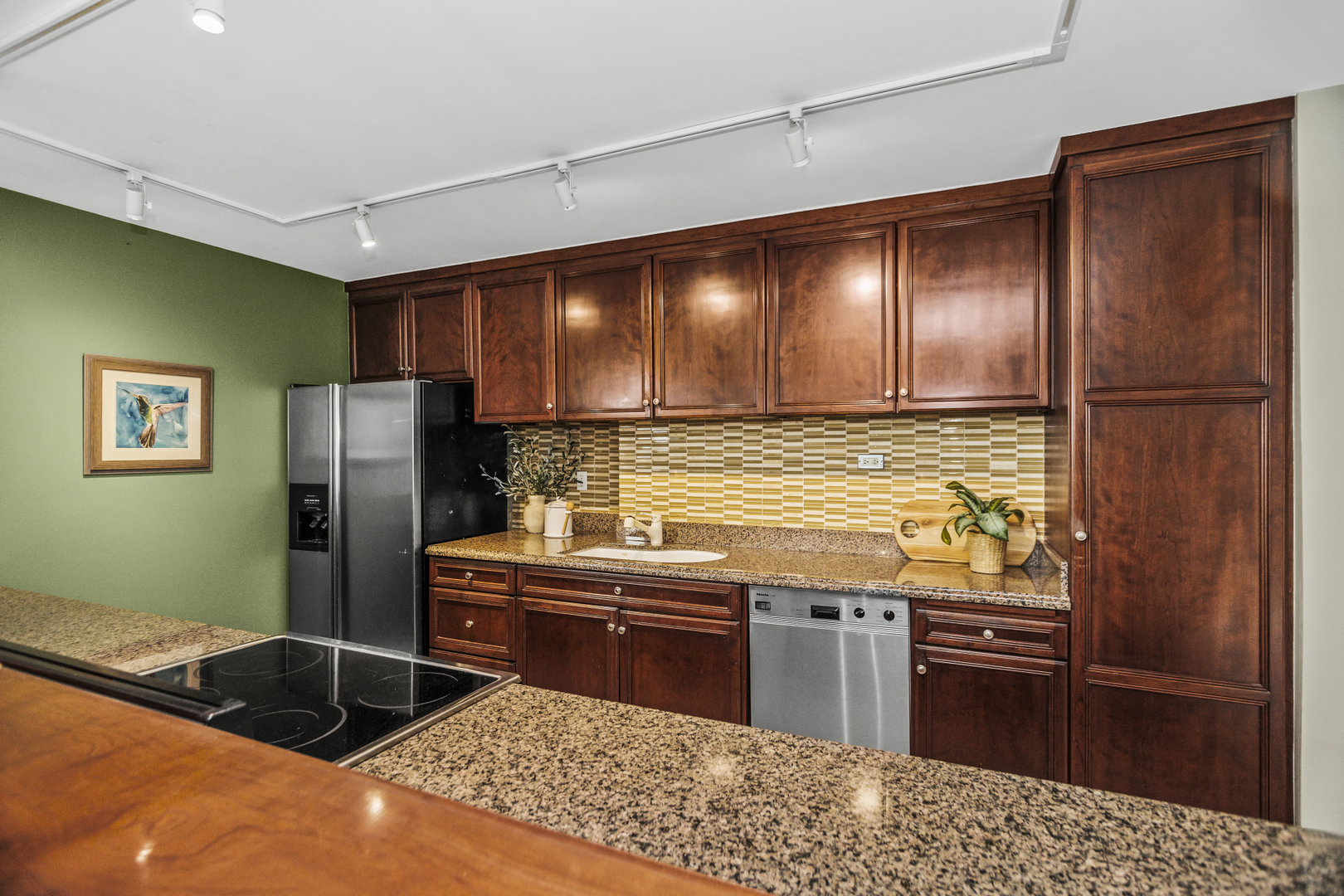 3550 N LAKE SHORE Drive Unit: 1921-23