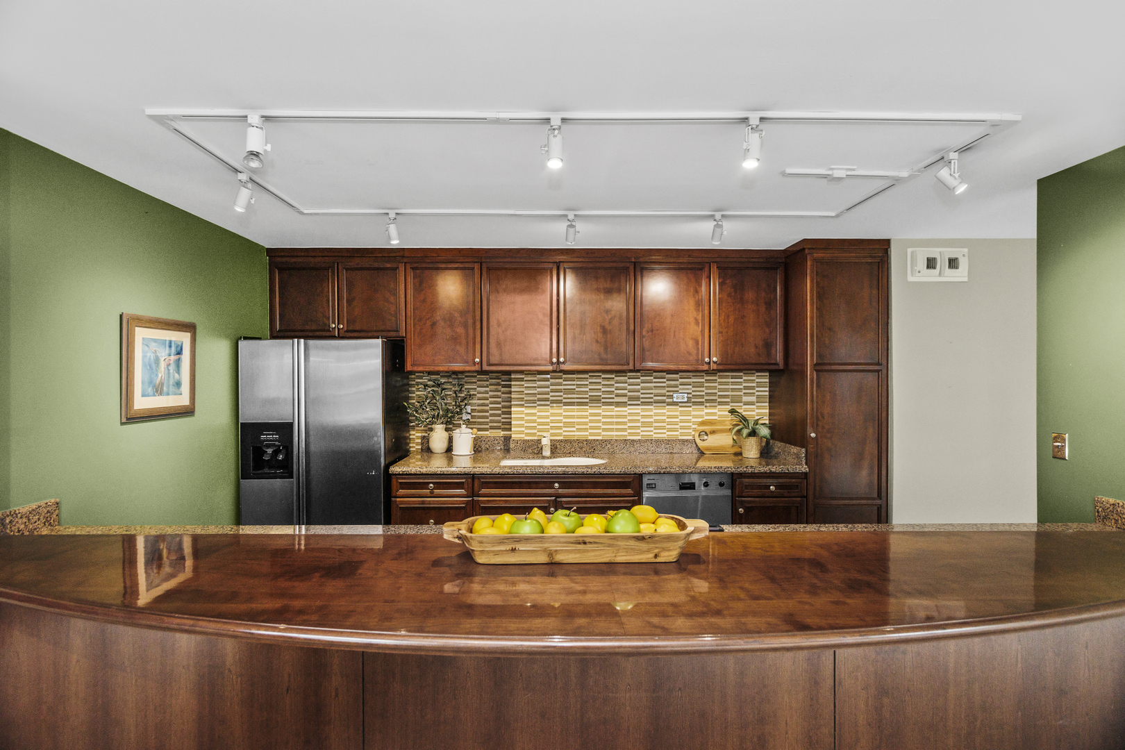 3550 N LAKE SHORE Drive Unit: 1921-23