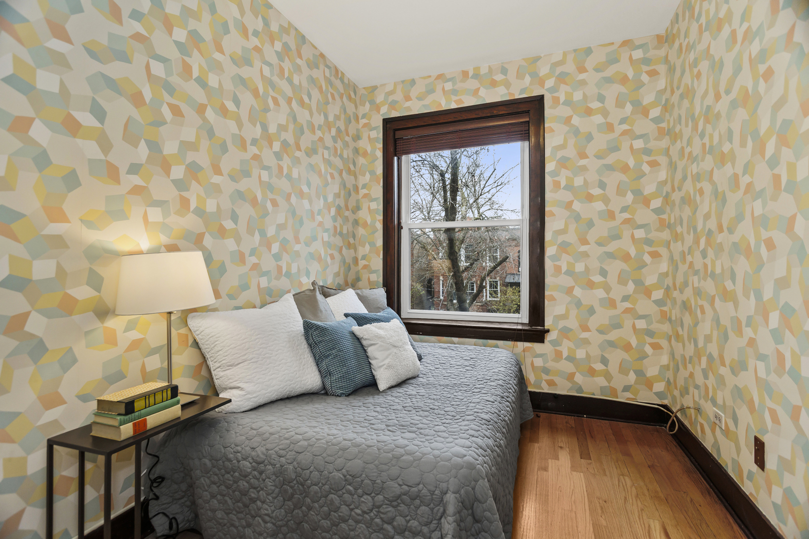 1453 W Rascher Avenue Unit: 2E