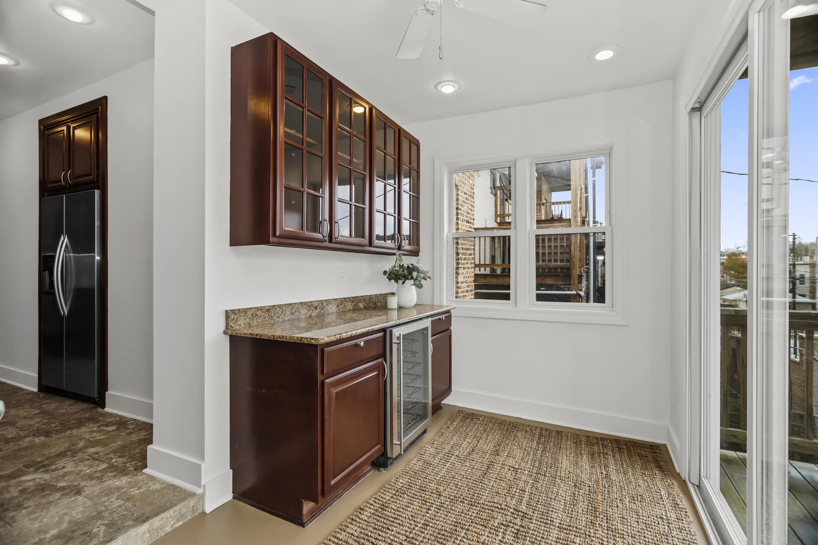 1453 W Rascher Avenue Unit: 2E