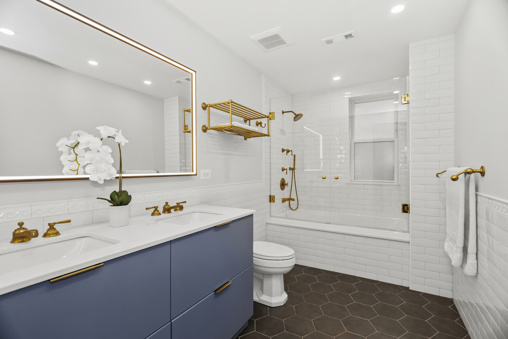 1453 W Rascher Avenue Unit: 2E