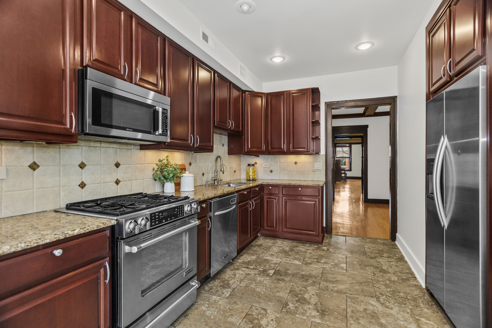 1453 W Rascher Avenue Unit: 2E