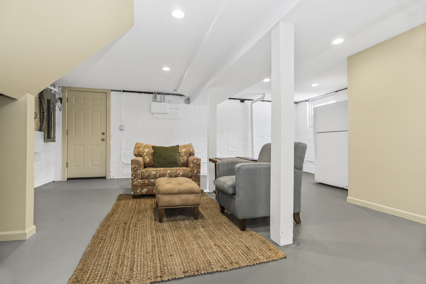 5537 N MAGNOLIA Avenue