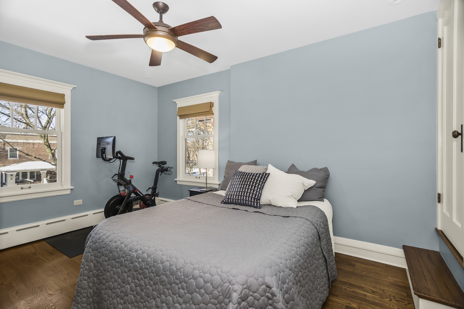 5537 N MAGNOLIA Avenue