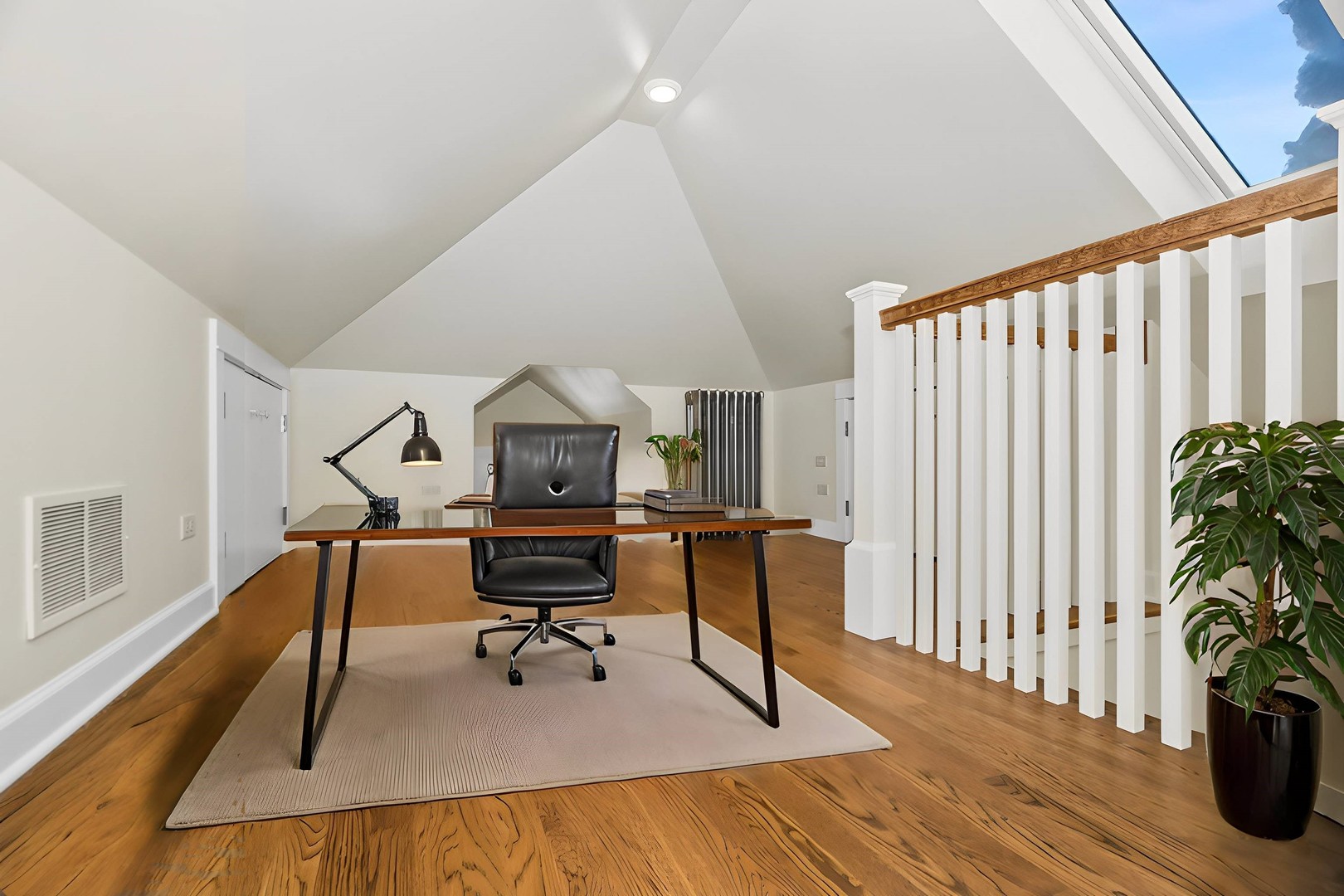 5537 N MAGNOLIA Avenue