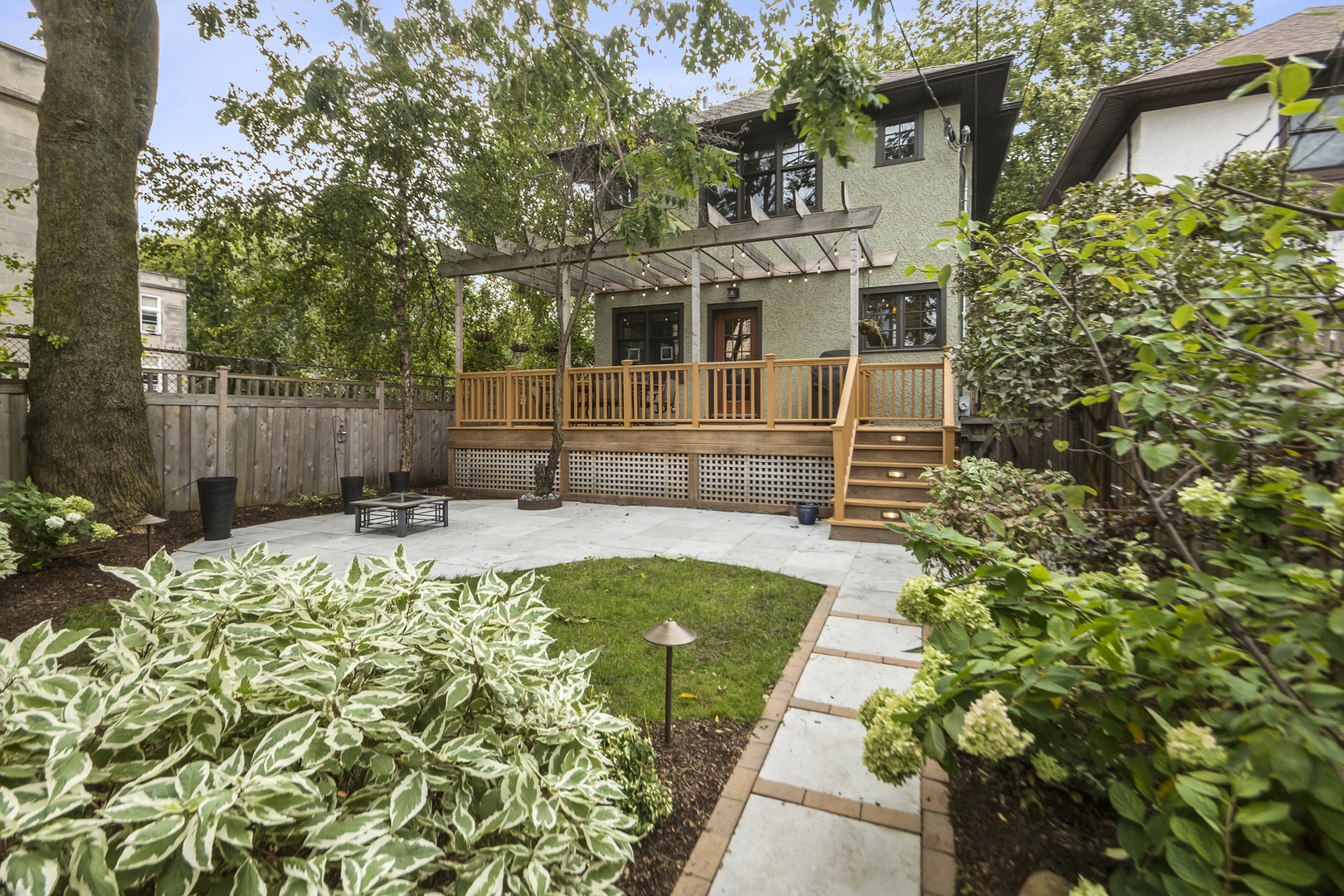 5537 N MAGNOLIA Avenue