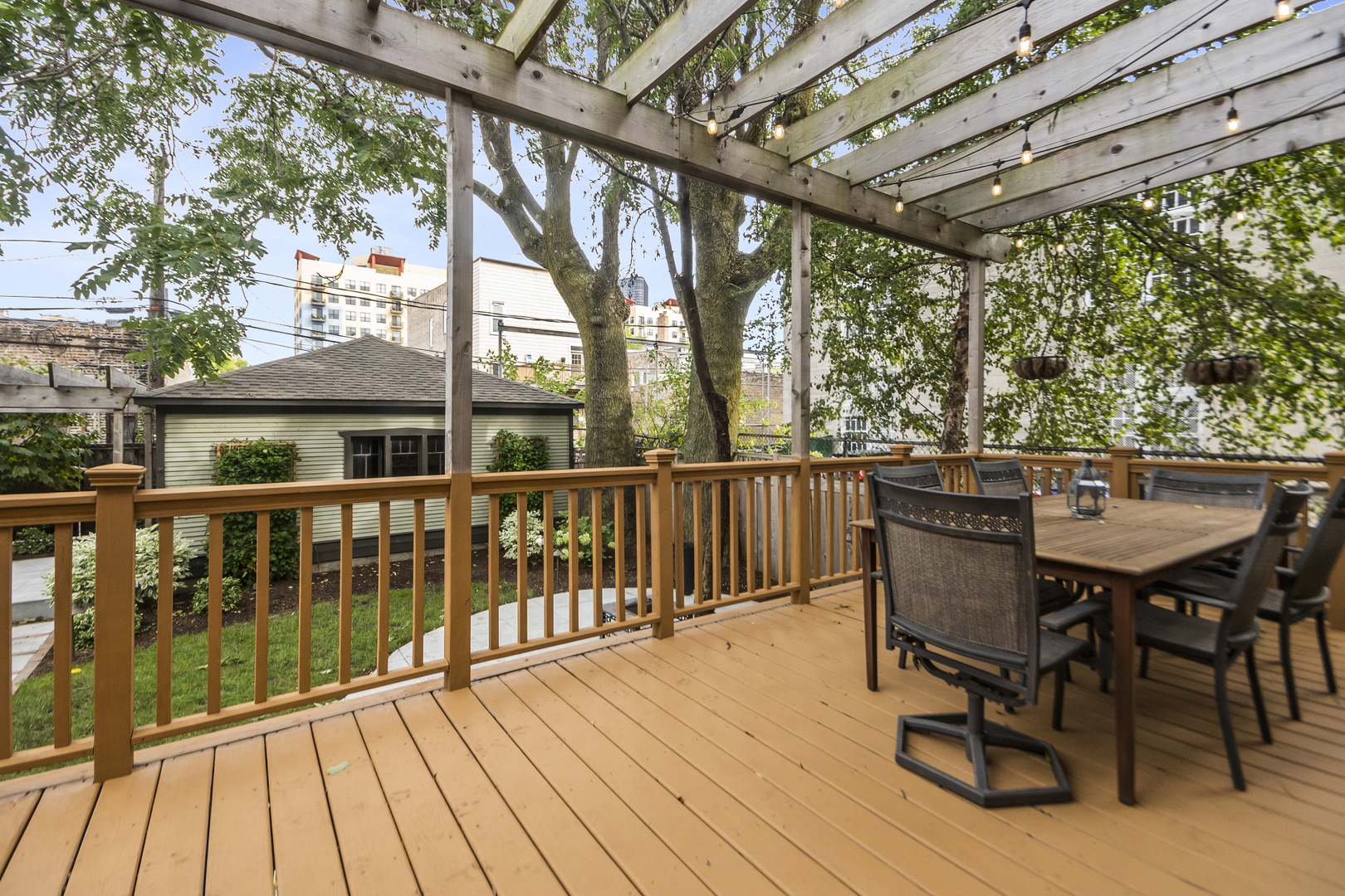 5537 N MAGNOLIA Avenue