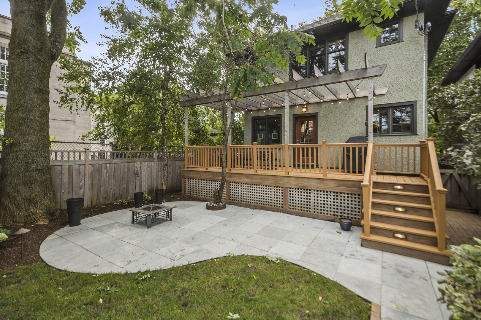 5537 N MAGNOLIA Avenue