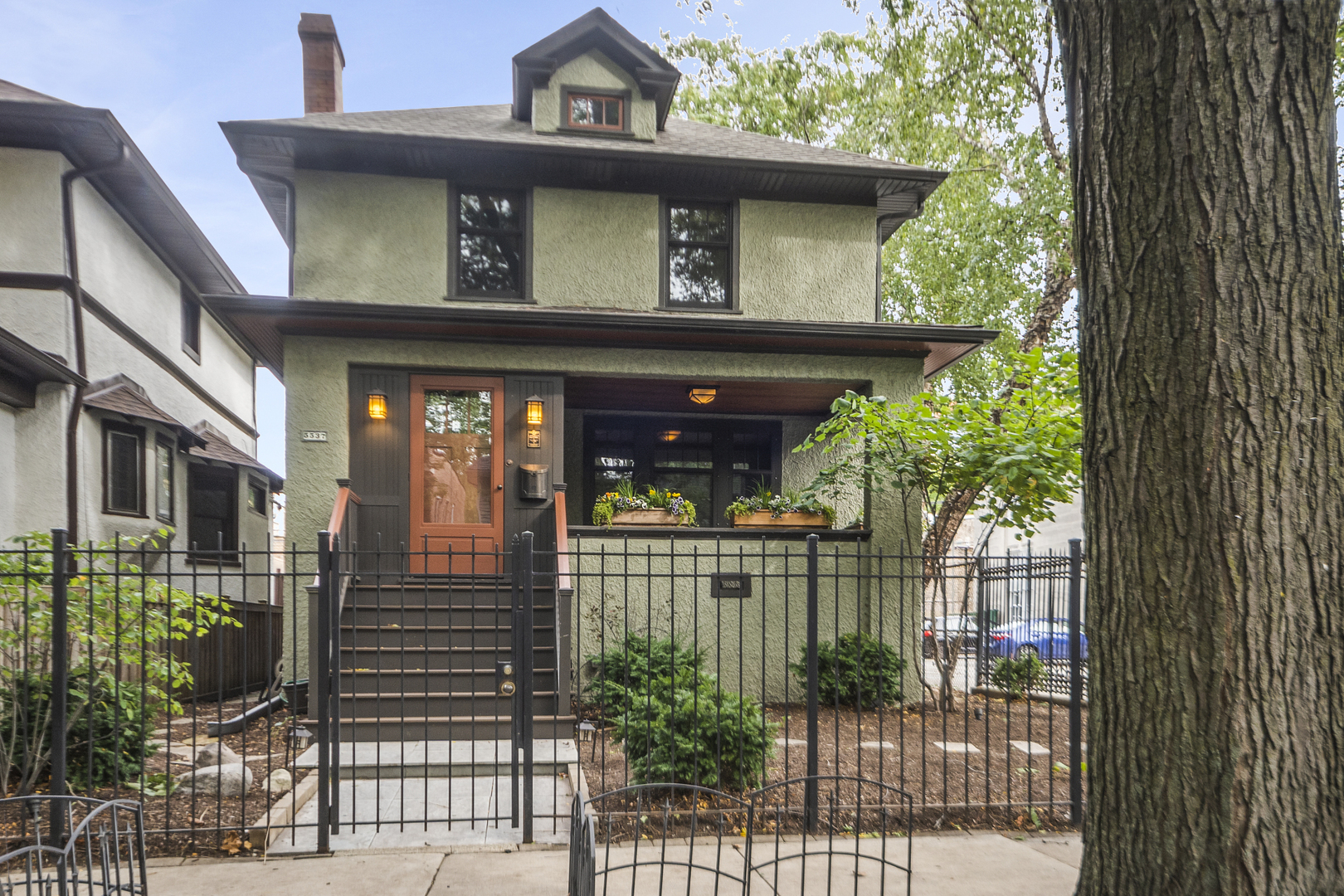 5537 N MAGNOLIA Avenue