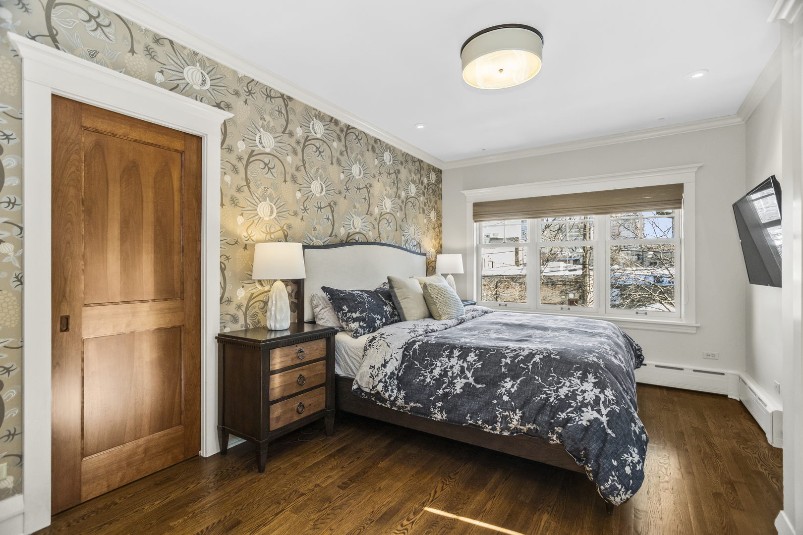 5537 N MAGNOLIA Avenue