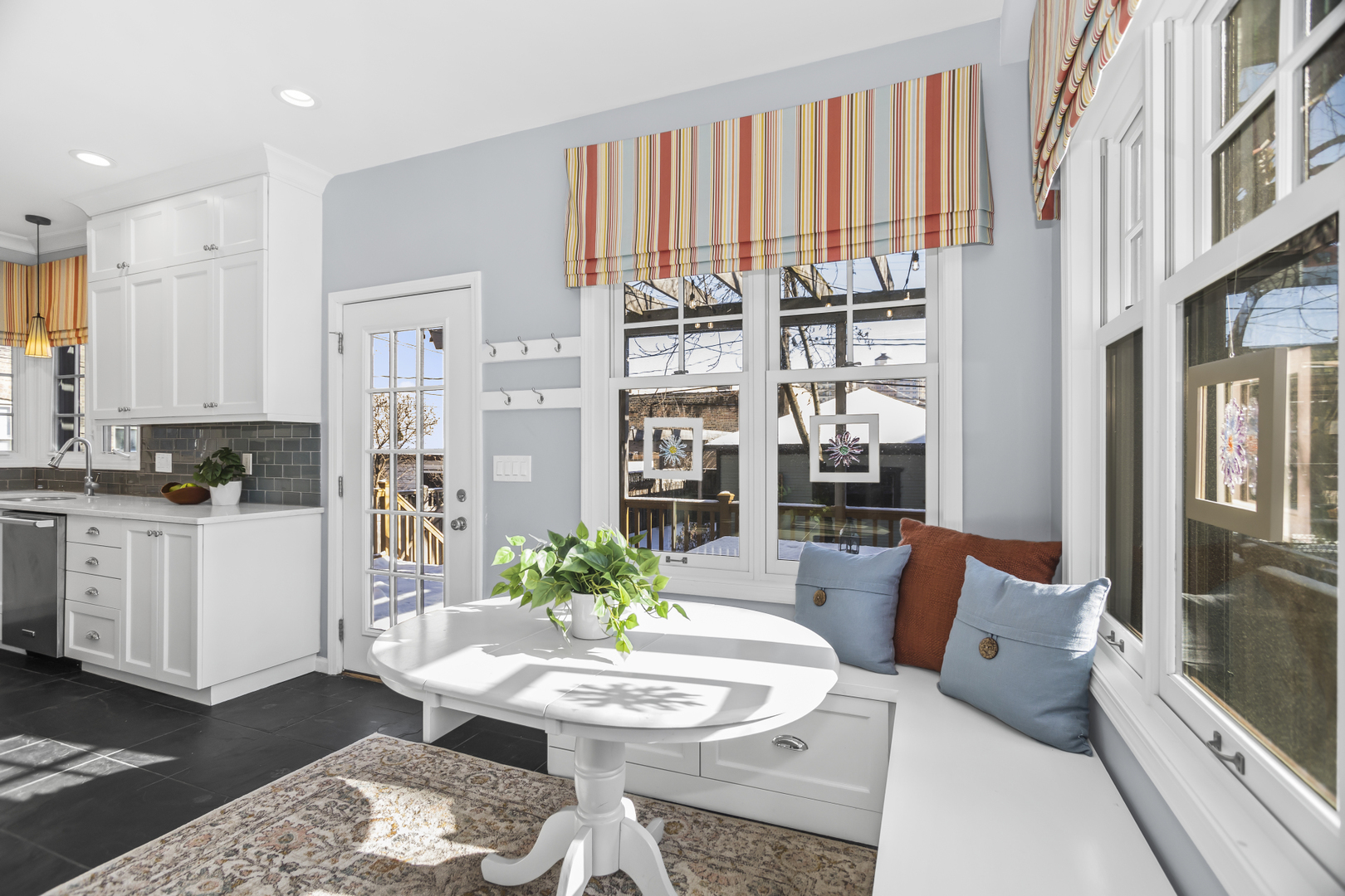 5537 N MAGNOLIA Avenue