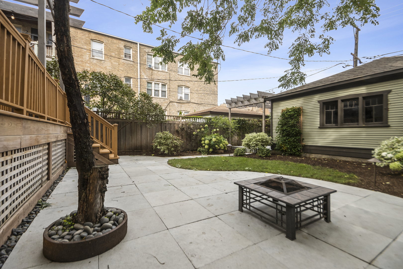 5537 N MAGNOLIA Avenue