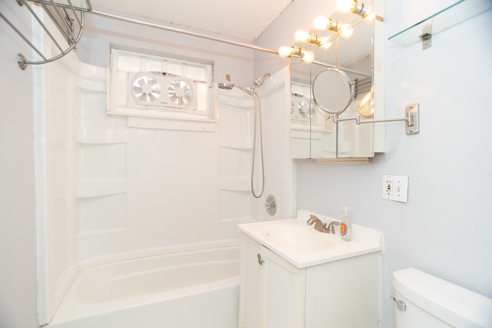 6828 N Greenview Avenue Unit: 3N