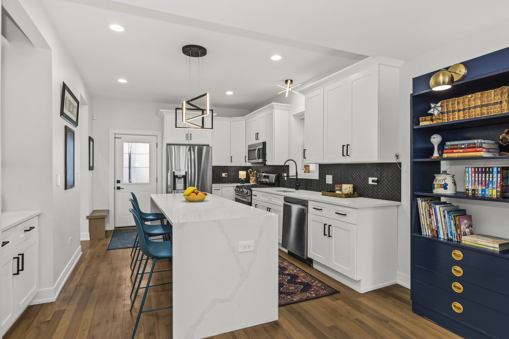 1624 W Peterson Avenue