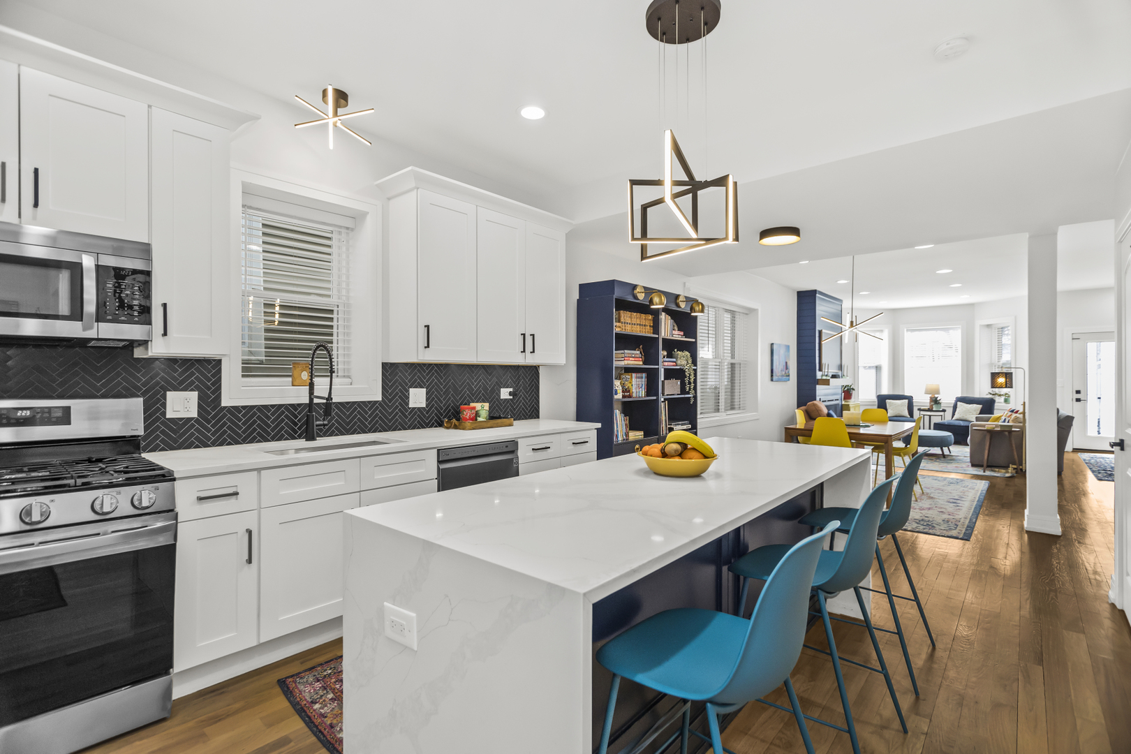 1624 W Peterson Avenue