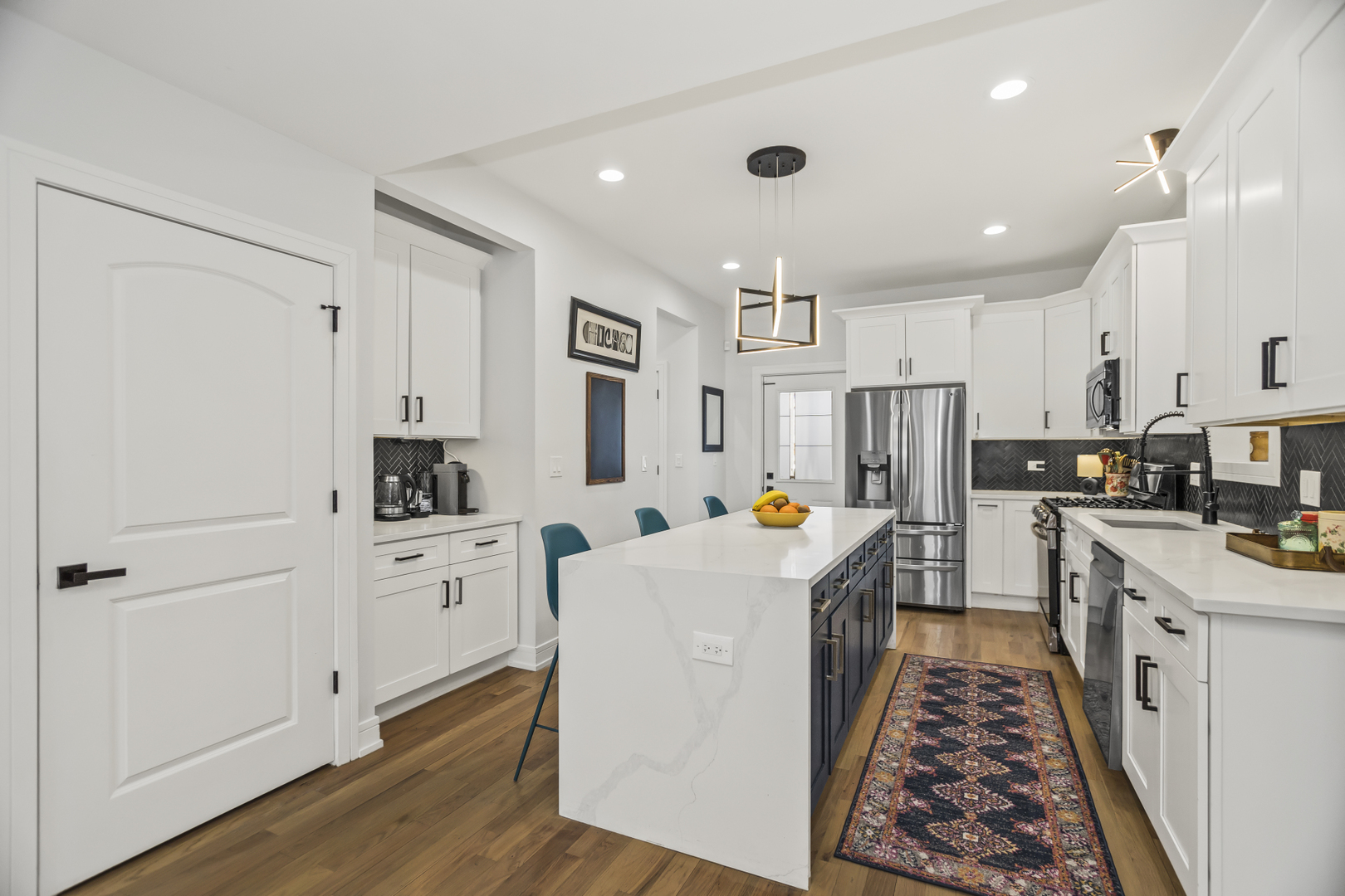 1624 W Peterson Avenue