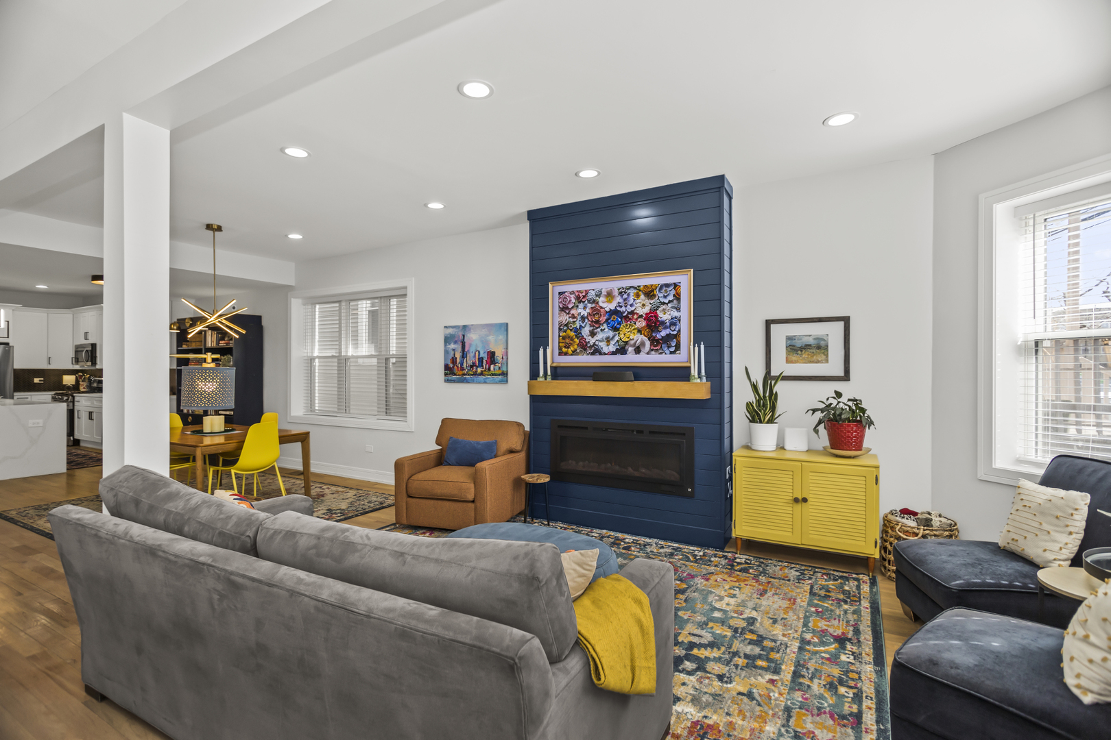 1624 W Peterson Avenue