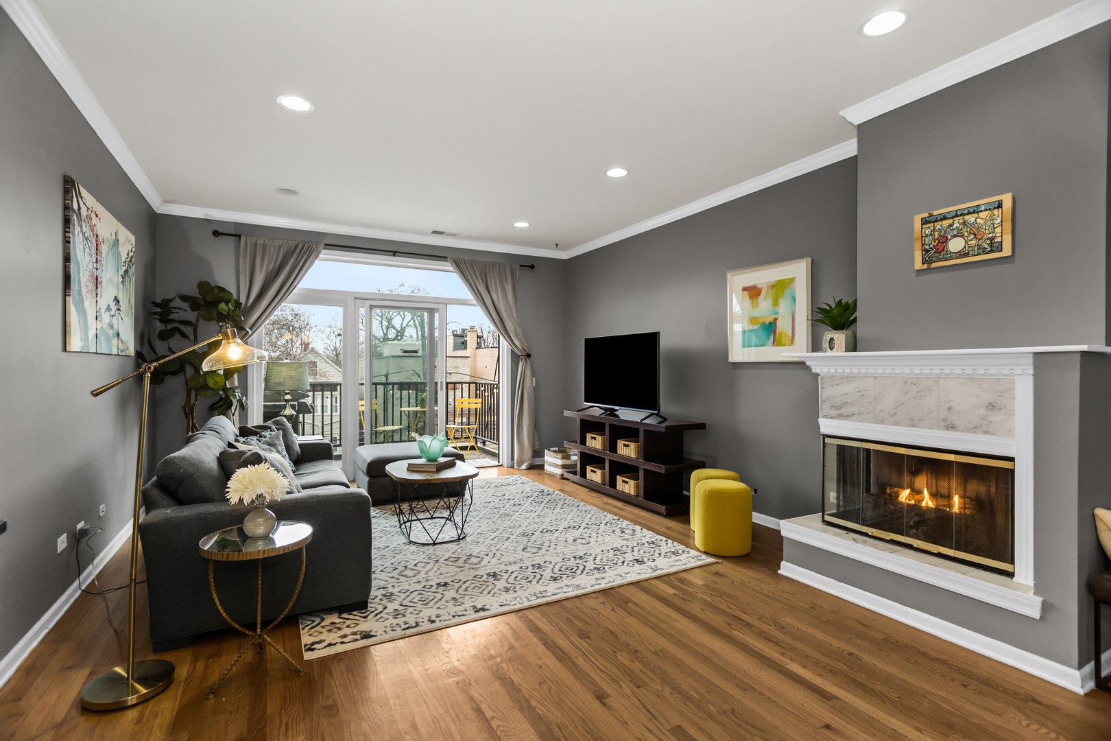 2040 W Belmont Avenue Unit: 306