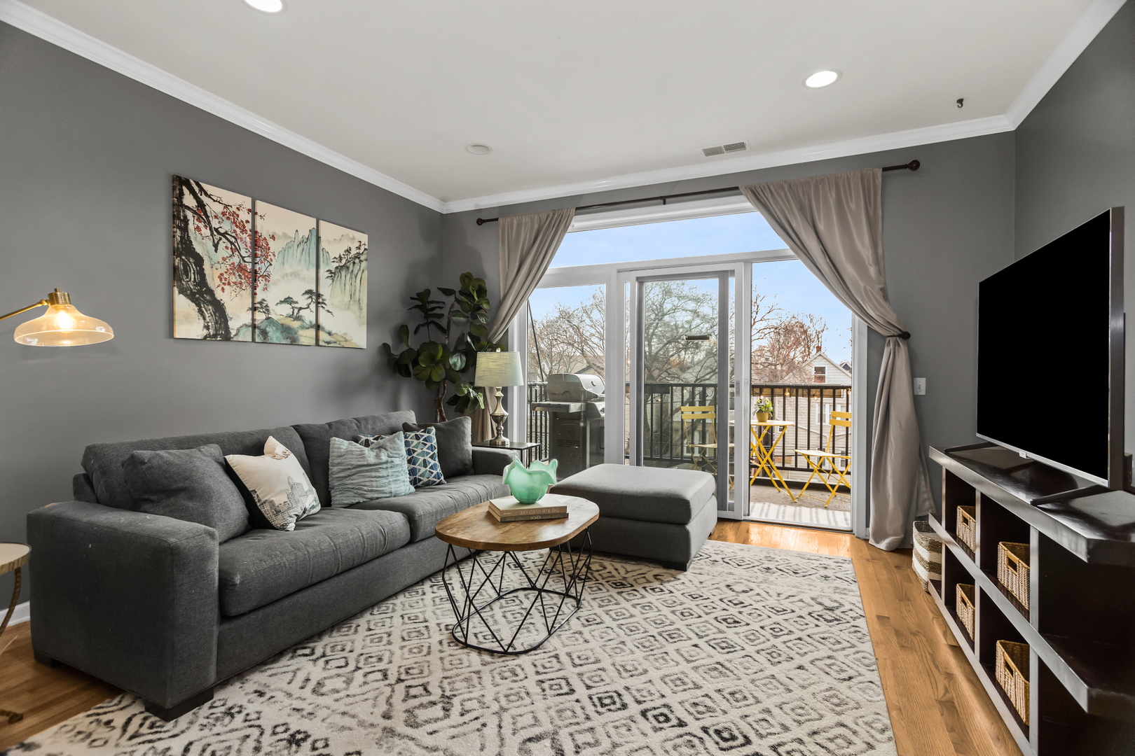 2040 W Belmont Avenue Unit: 306