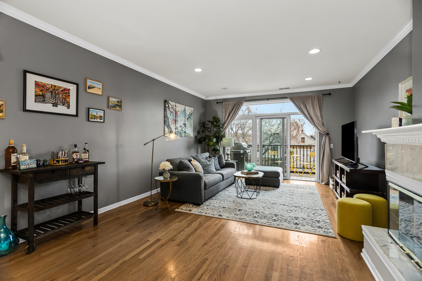 2040 W Belmont Avenue Unit: 306
