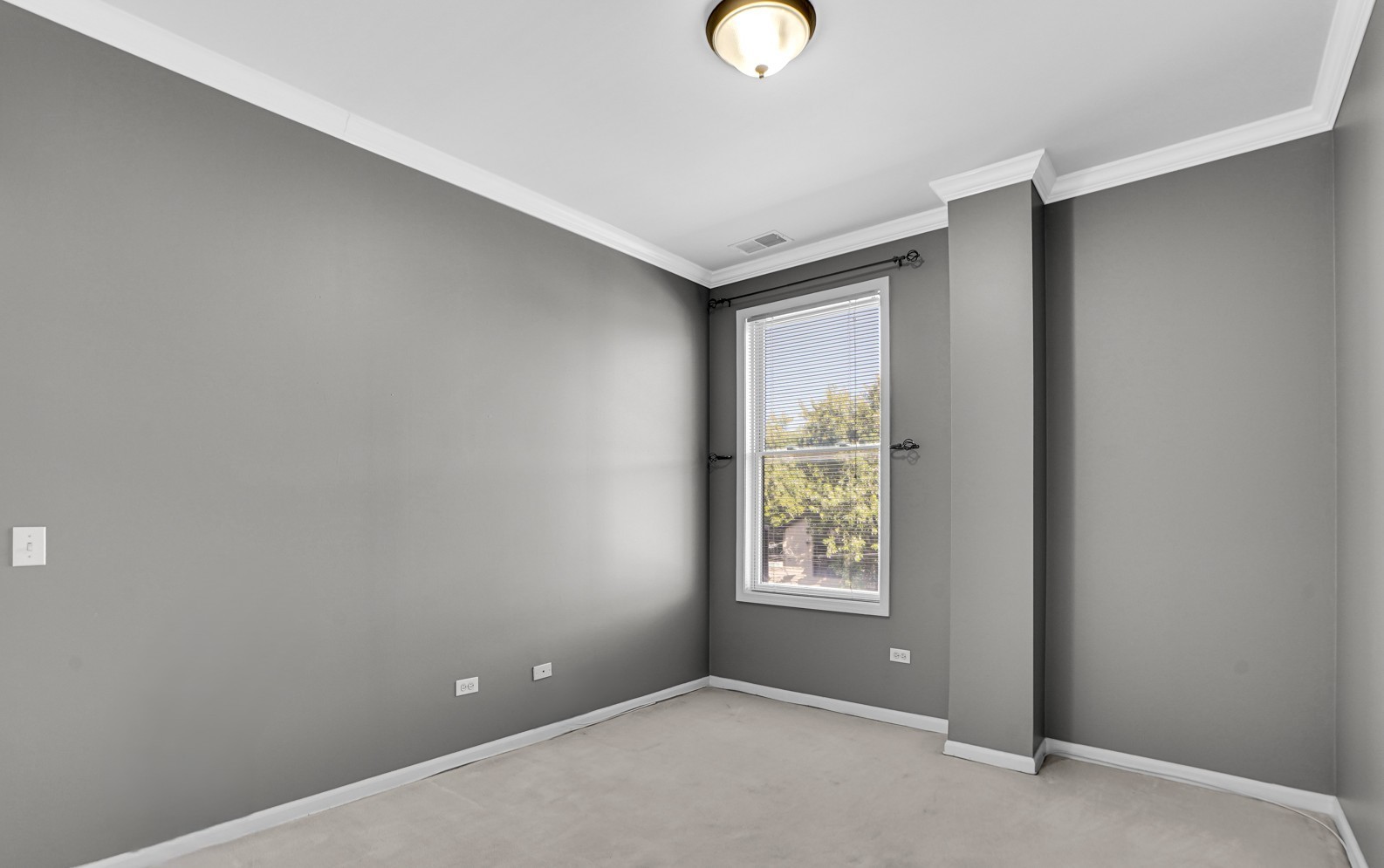 2040 W Belmont Avenue Unit: 306