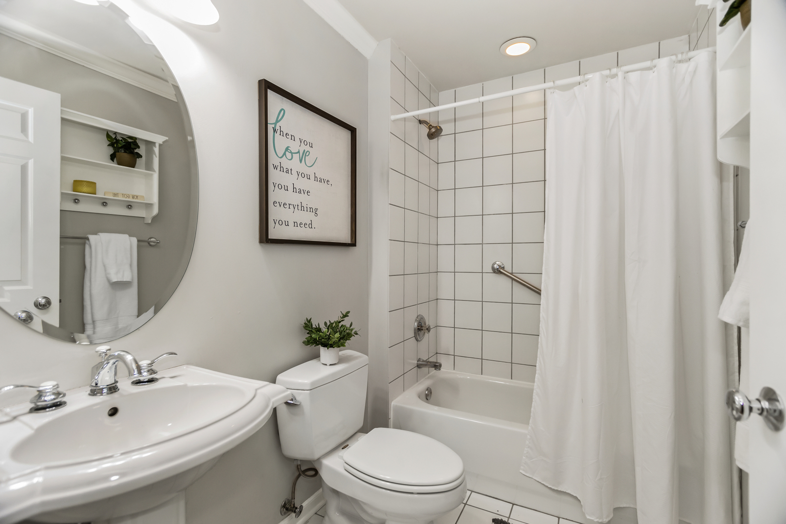 2040 W Belmont Avenue Unit: 306