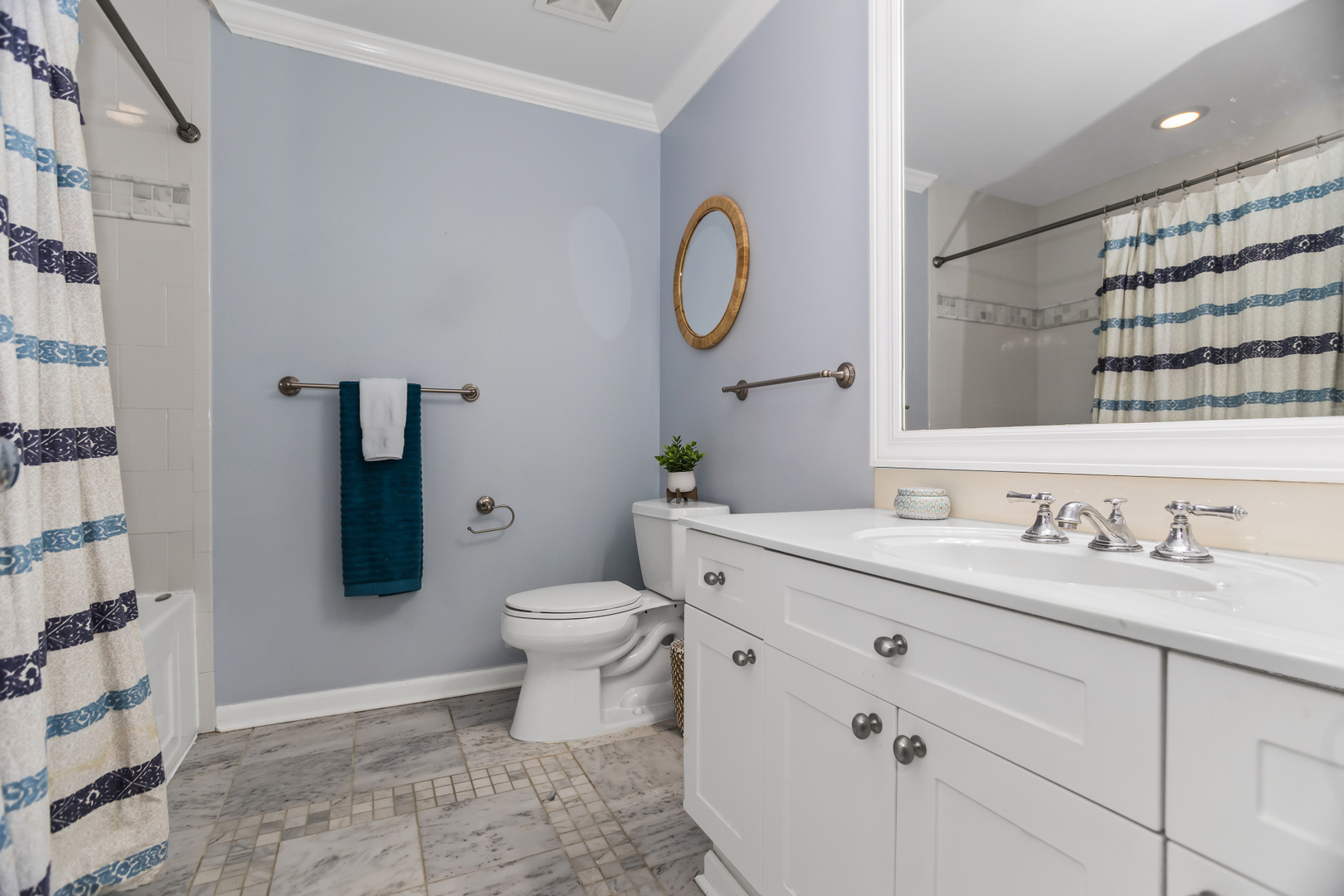 2040 W Belmont Avenue Unit: 306