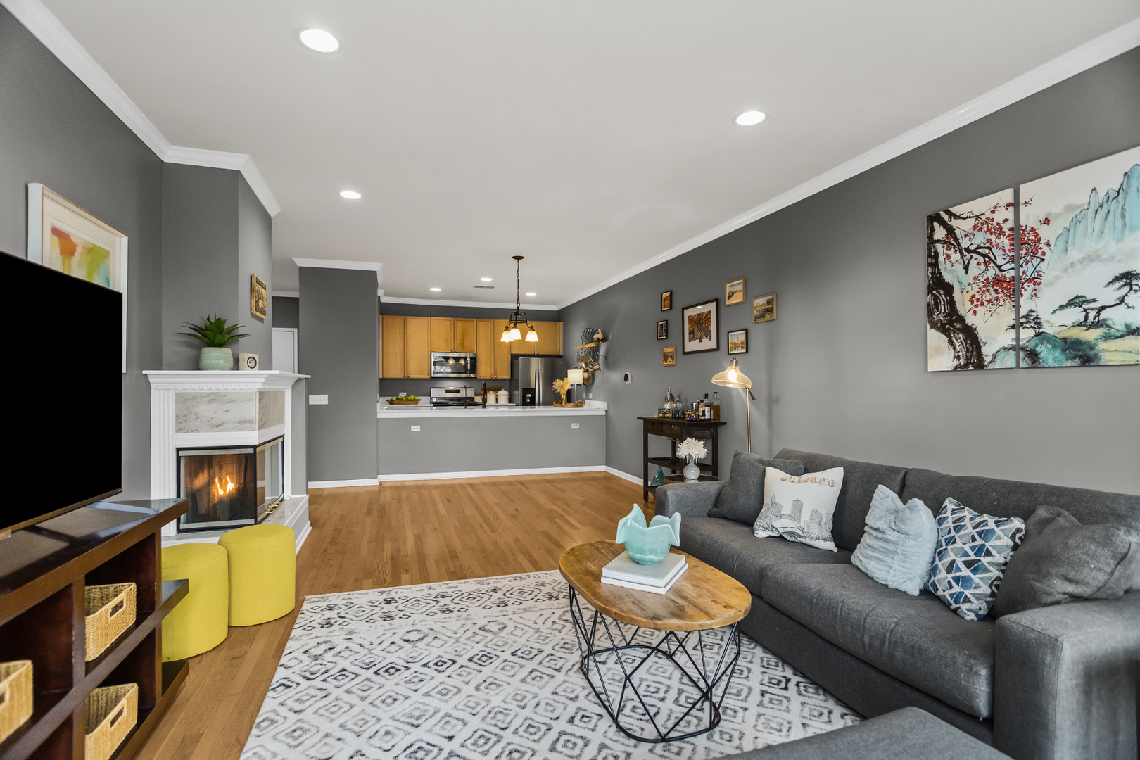 2040 W Belmont Avenue Unit: 306