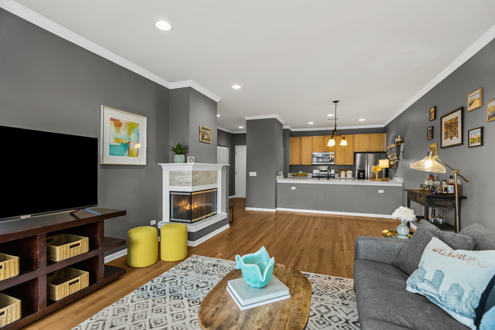 2040 W Belmont Avenue Unit: 306