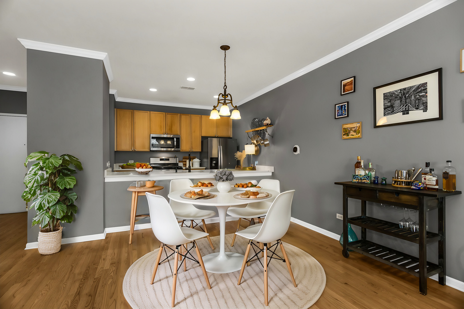 2040 W Belmont Avenue Unit: 306