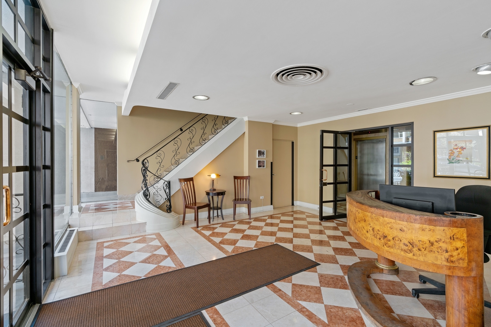 33 E CEDAR Street Unit: 6H