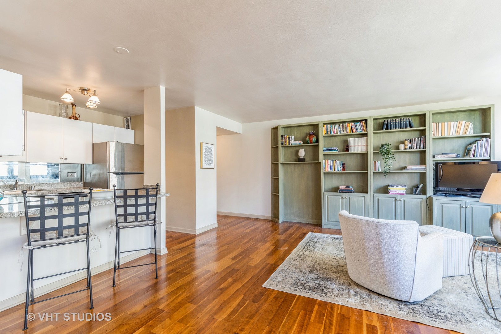 33 E CEDAR Street Unit: 6H