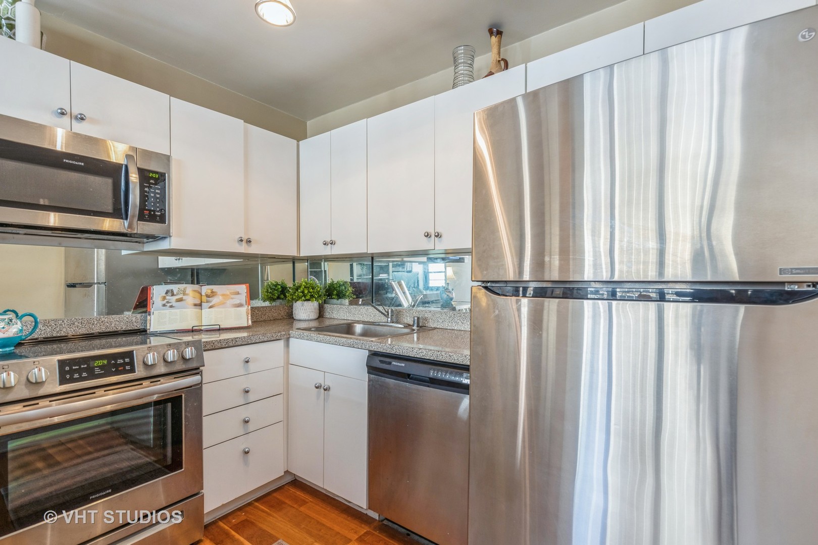 33 E CEDAR Street Unit: 6H