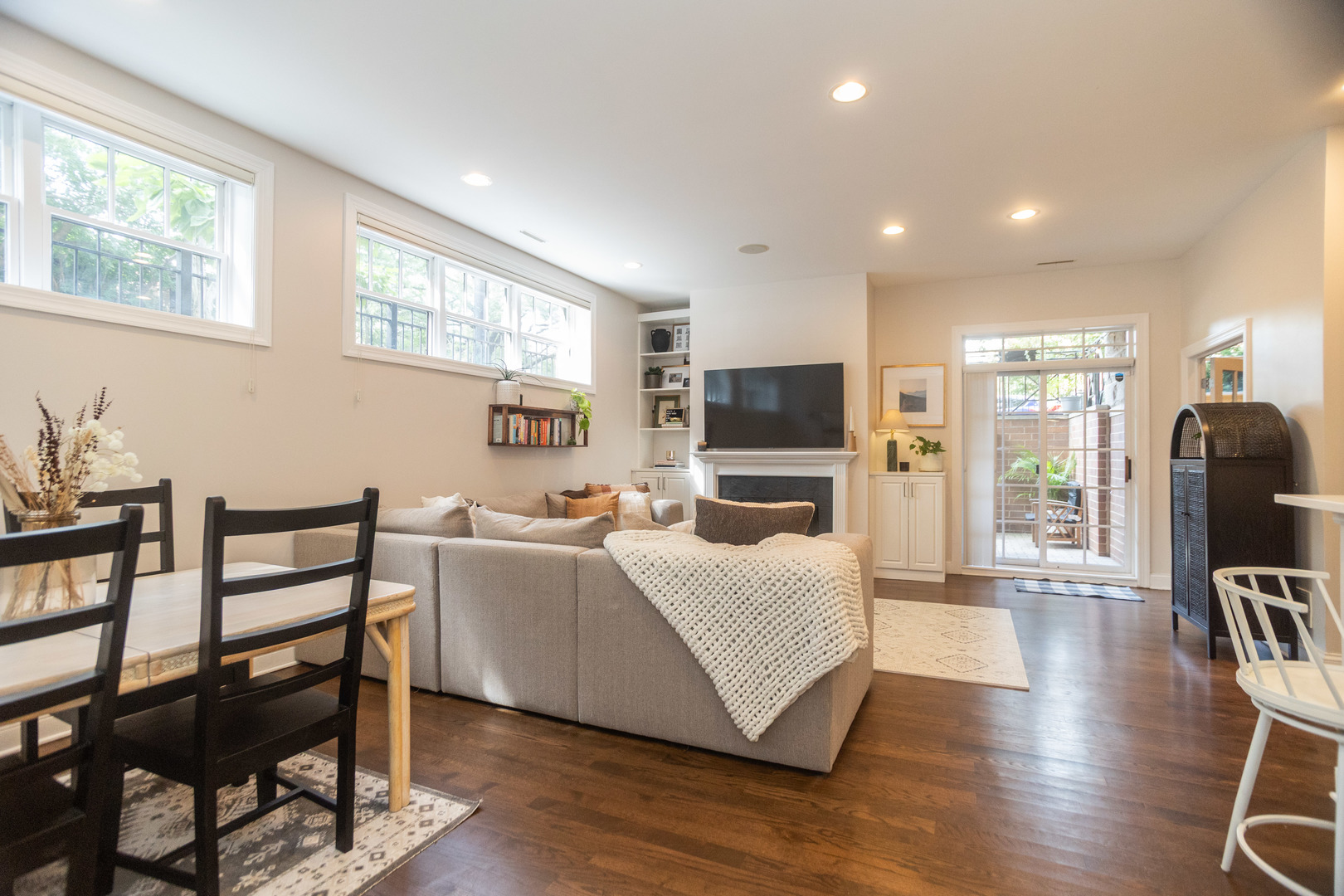 1324 W Pratt Boulevard Unit: 1W