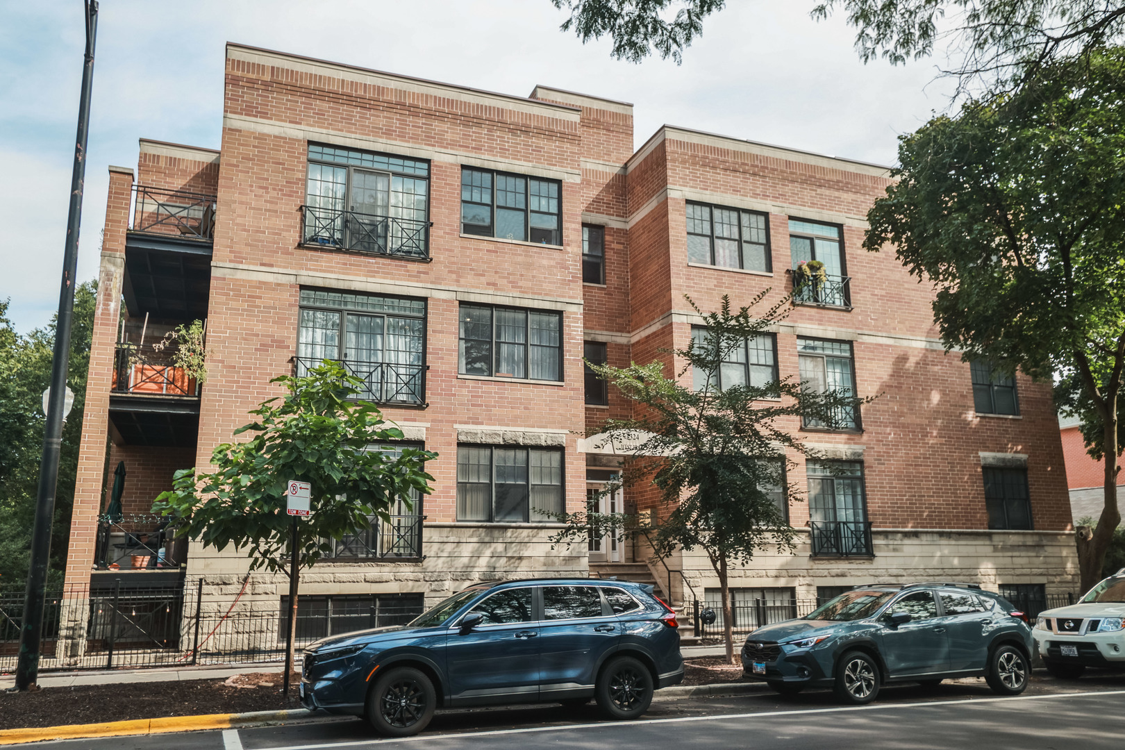1324 W Pratt Boulevard Unit: 1W
