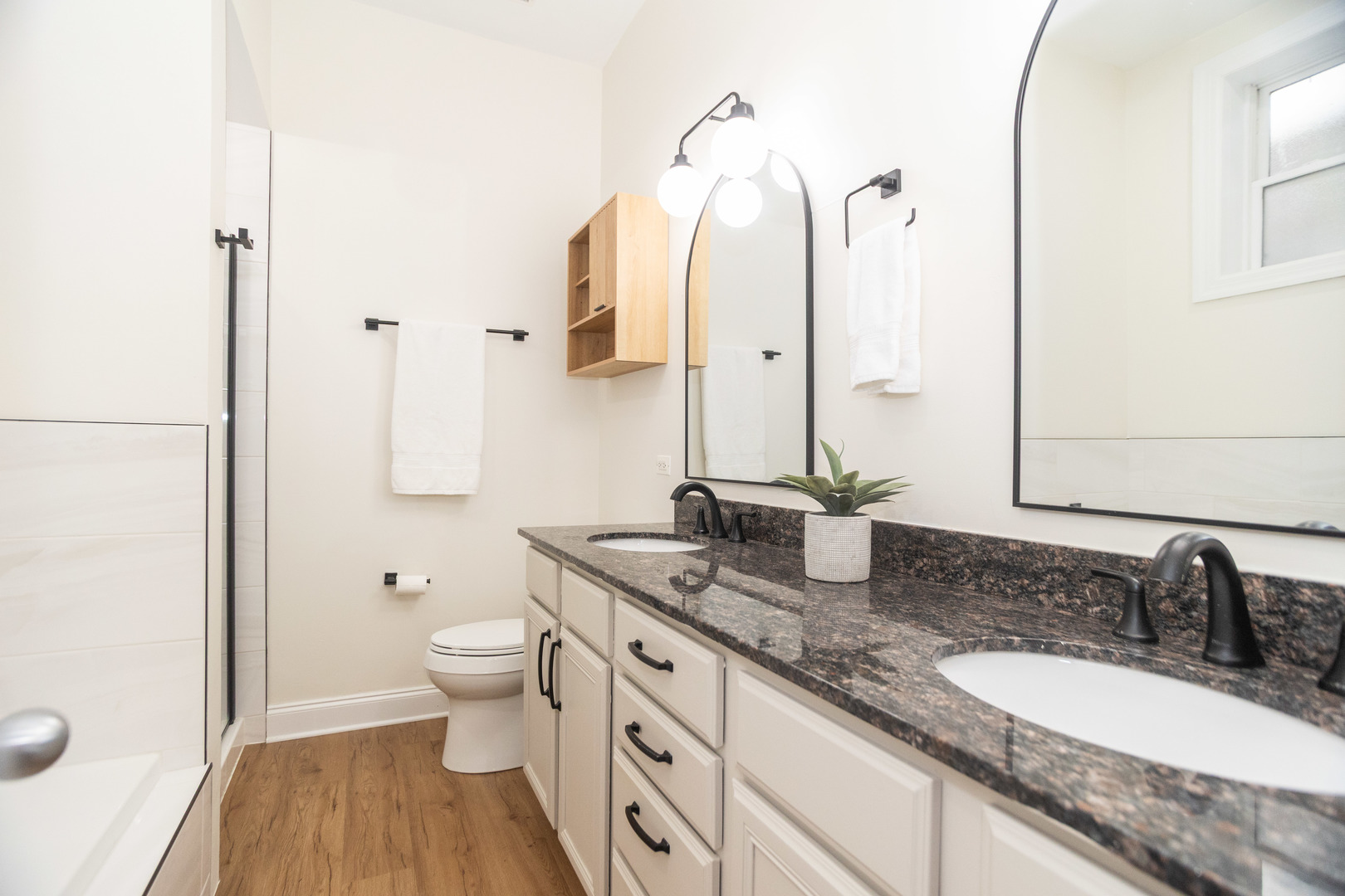 1324 W Pratt Boulevard Unit: 1W