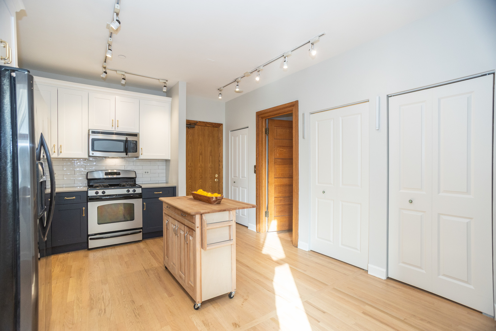 550 W Surf Street Unit: 204