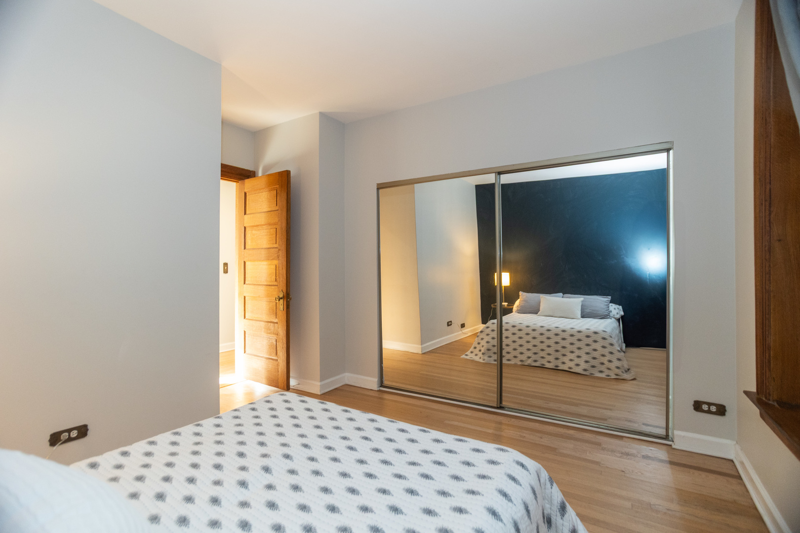 550 W Surf Street Unit: 204