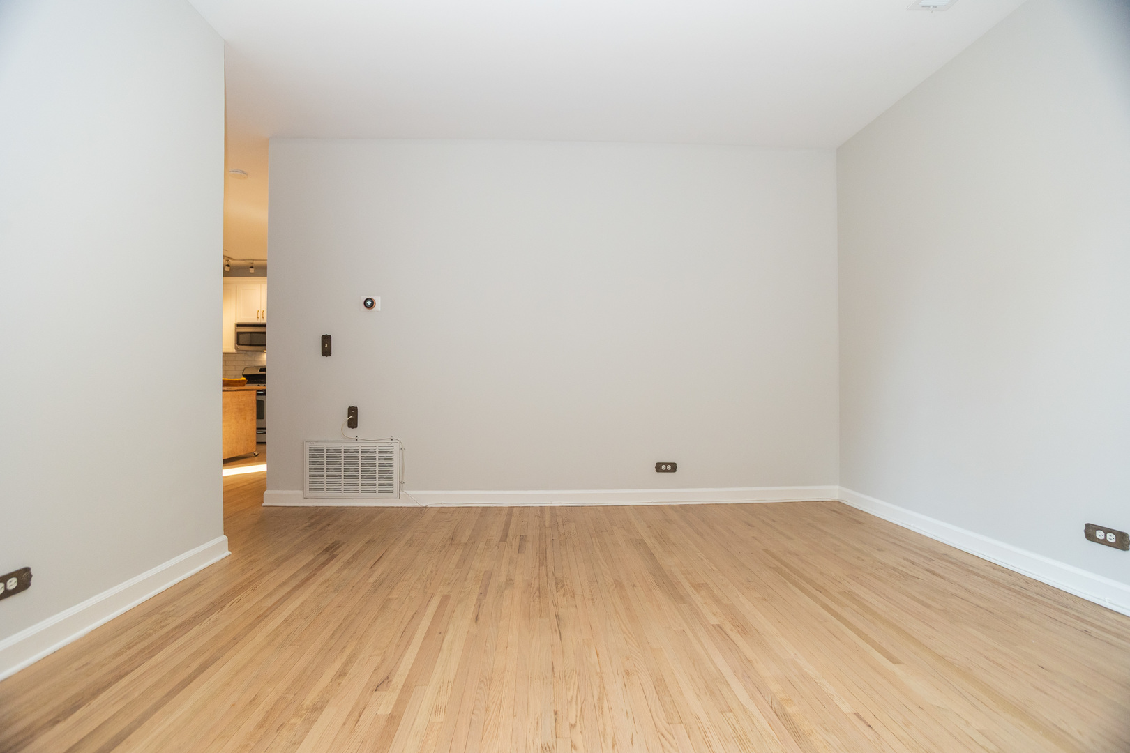 550 W Surf Street Unit: 204