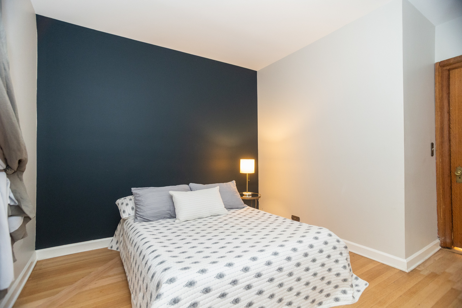 550 W Surf Street Unit: 204