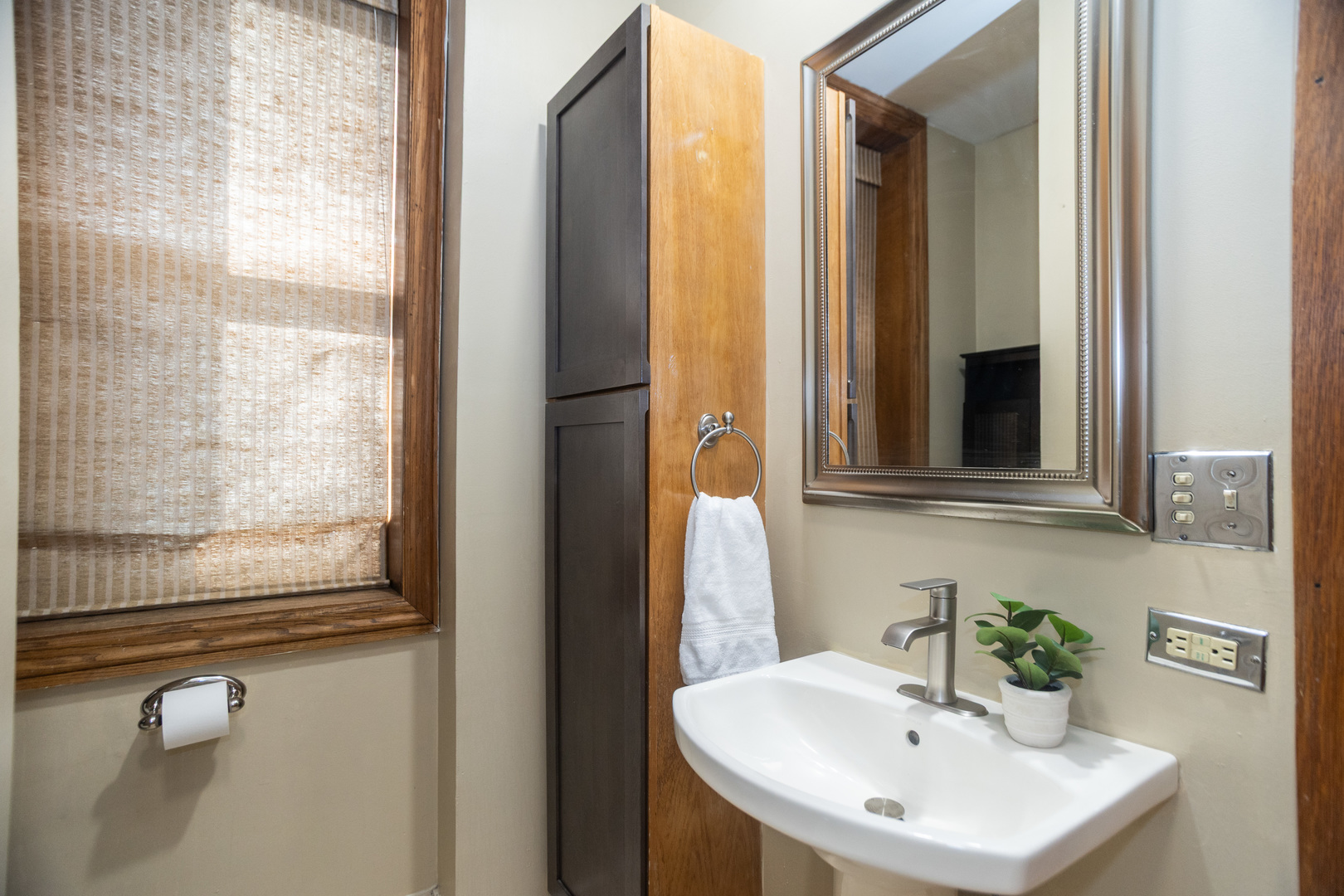 550 W Surf Street Unit: 204