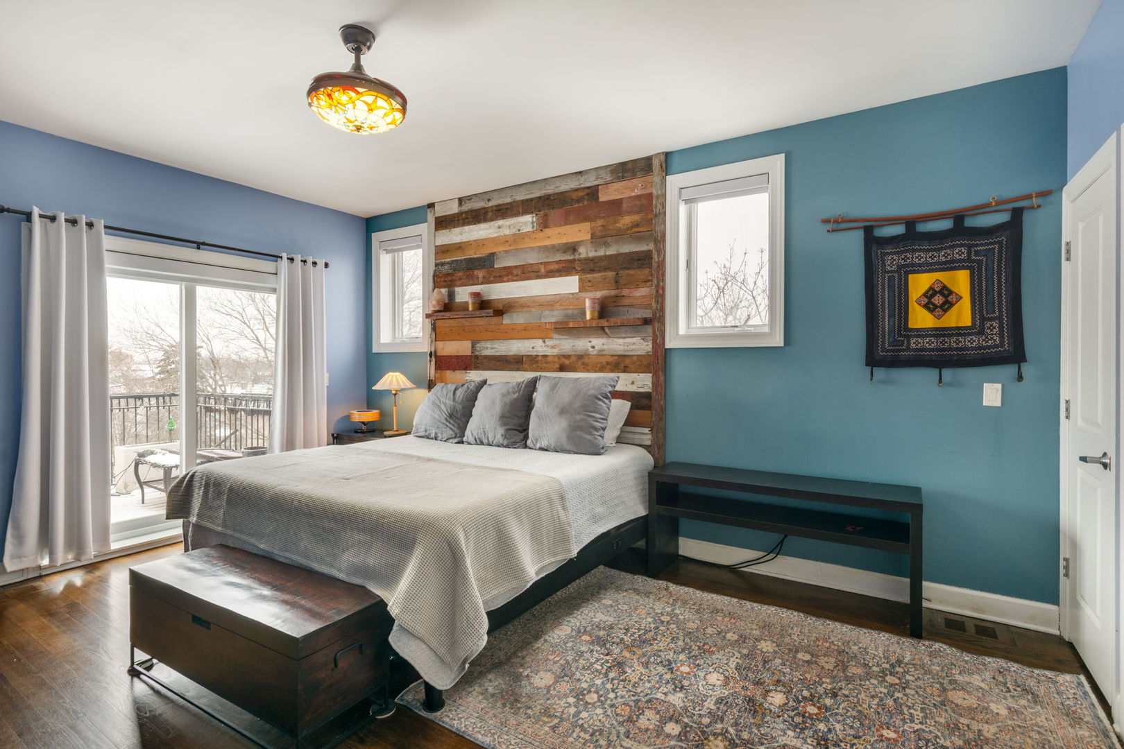 3056 N OAKLEY Avenue Unit: 4N